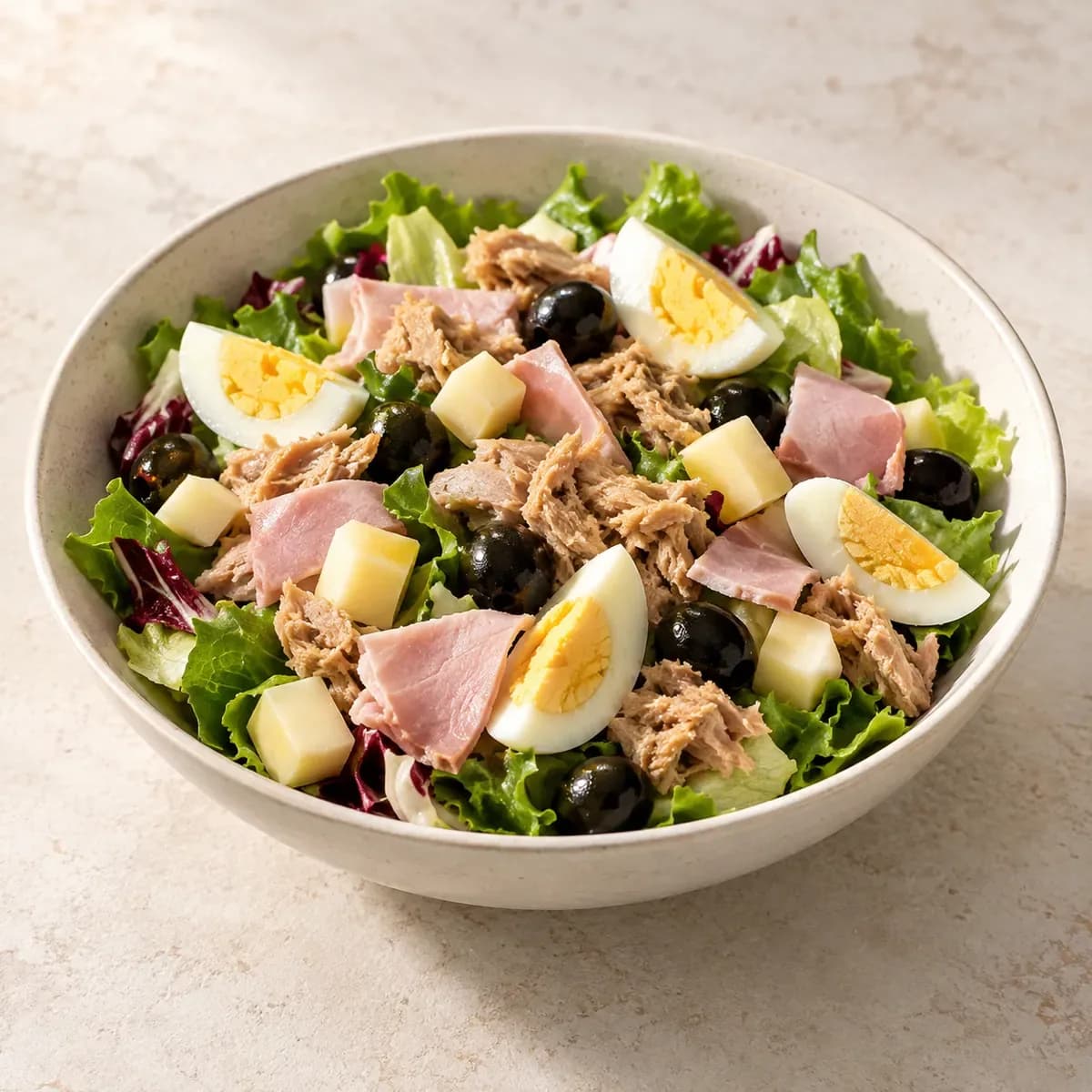Insalata Parigina – KI-generierte, illustrative Darstellung