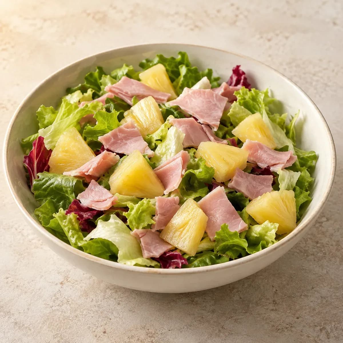 Insalata Tropicale – KI-generierte, illustrative Darstellung